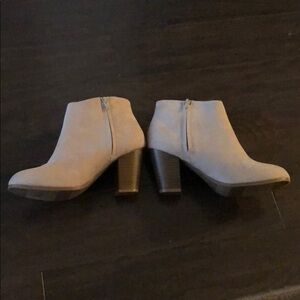 NWOT suede beige bootie Old Navy sz10